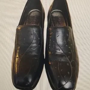 Aravon by New Balance women's slip on loafers flower/vines design